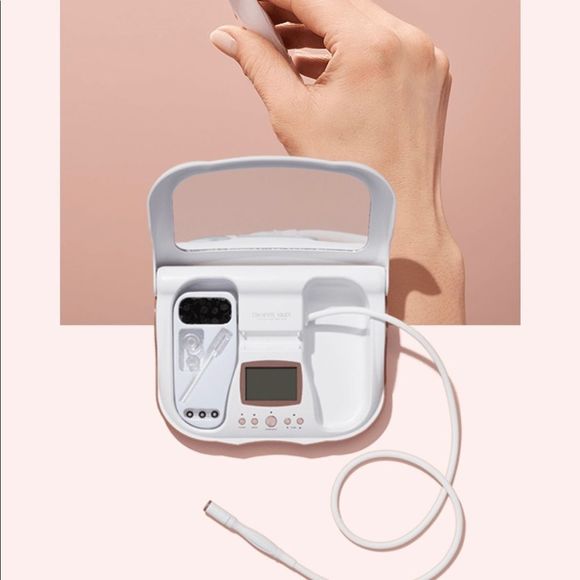 EUC Trophy Skin MicrodermMD - Picture 10 of 10